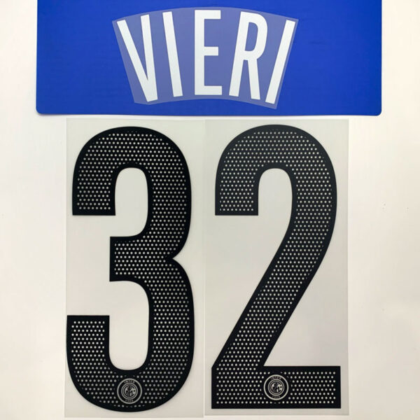 FCI 2004-05 AWAY Vieri-32